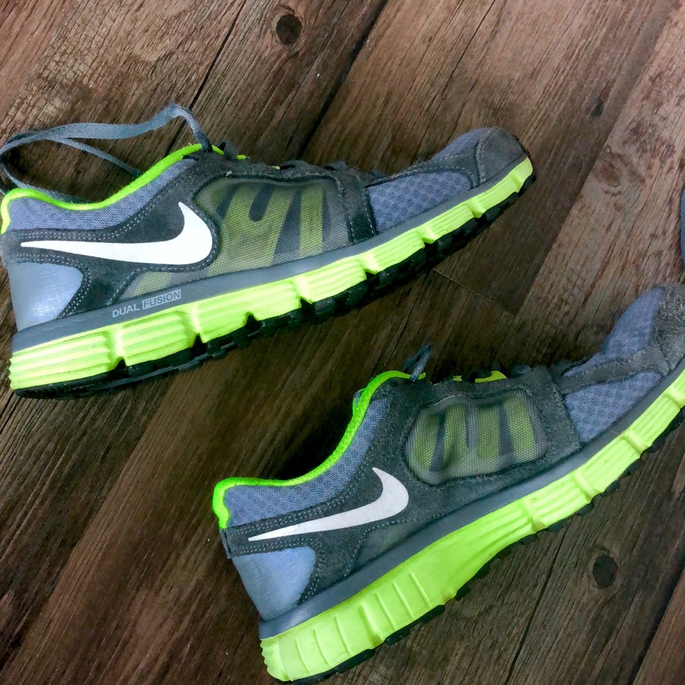 Women’s Nike Dual Fusion ST2 Shoes - Size 10